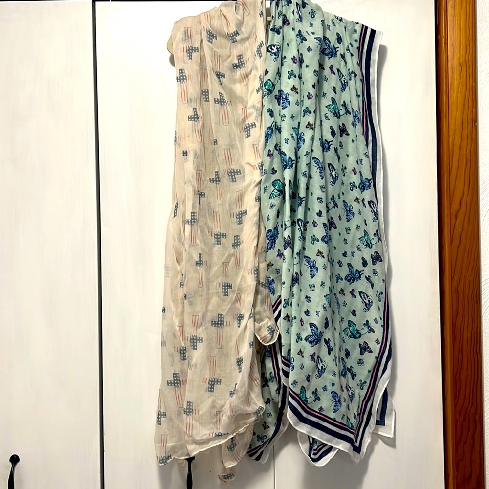 Bundle of two women scarves